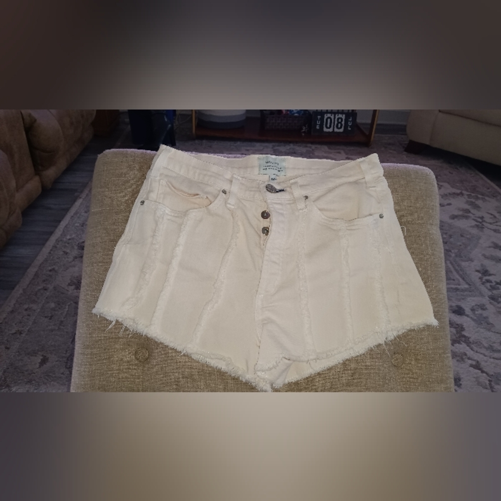 McGuire Women's Shorts 28 W Perf Cond Light Peach Colour Comfy